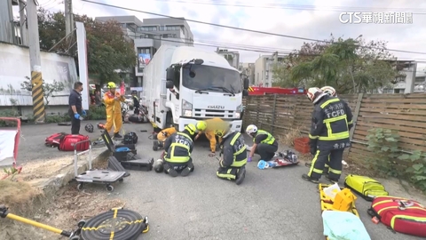 【台語新聞】上班遇死劫！台中物流車撞雙載機車　女捲車底亡
