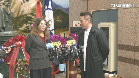 中常委何鷹鷺拍片促統遭停職　奔藍黨中央訴「委屈」