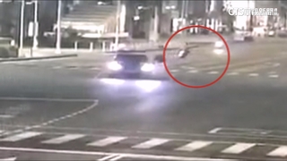 蛇行逆向撞警車後落跑！　警追逐約1公里壓制送辦