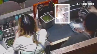 吧檯突竄火光！業者嚇傻：靜電嗎？　專家：應是電線短路