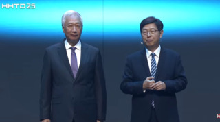 郭台銘一頭白髮現身2025鴻海科技日　劉揚偉致謝：沒有郭董就沒有鴻海