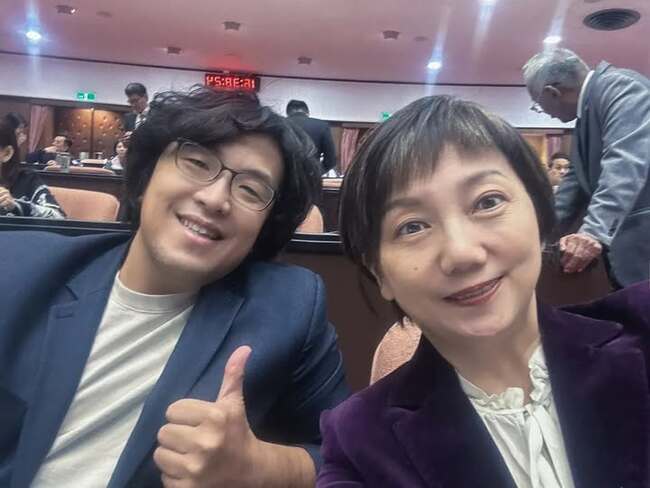 不畏中國通緝！沈伯洋人在荷蘭　范雲：無所畏懼為台灣奮戰 | 華視新聞