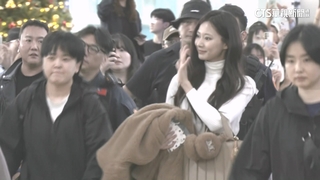 歡迎回家！　TWICE周子瑜抵台甜笑　小港機場粉絲嗨