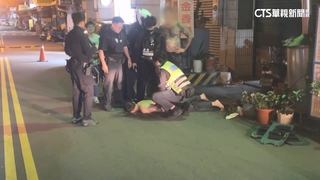 醉爆口角怒砸車！　男丟酒杯襲警濺血　遭快打壓制