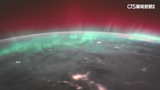 國際太空站飛掠地球軌道　拍到大片北極光