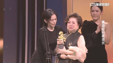 孤味「母女」金馬大團圓！　陳淑芳獲終身成就獎含淚致謝