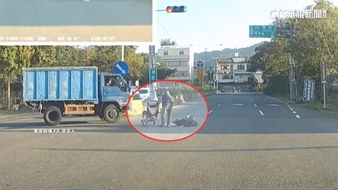 【台語新聞】驚！貨車猛撞輪椅翁甩飛摔地　肇禍稱「太陽光太強」