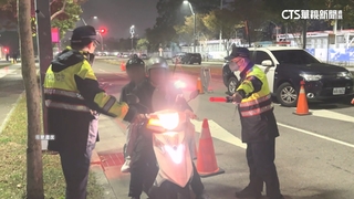 糗大！警臨檢要「行照」　阿伯聽成台語「先走」遭壓制