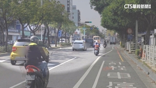 2線變3線！駕駛未打燈壓「右斜虛線」直行　挨罰1200