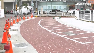 新營圓環人行道劃停車格引議　南市府：滾動式檢討
