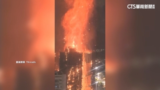 香港宏福苑大火已55死！　7棟樓全面燃燒「火柱」景象驚悚