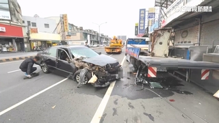 轎車連撞3車！騎士閃不及追撞傷　駕駛徒步逃逸