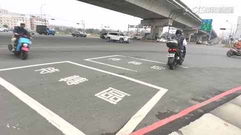 【台語新聞】一路口兩待轉格？騎士困惑　新工處：註銷車格黑漆脫落