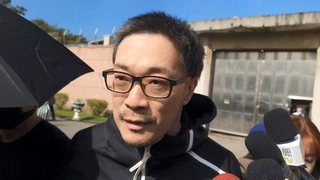 朱學恒今出獄！身材暴瘦、滿臉鬍渣　鞠躬稱「各位費心了」