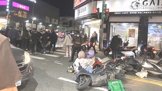 新竹下班時間嚴重車禍！　4機車遭撞如「保齡球瓶」倒