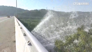 苗栗銅鑼水管破如「噴泉狂湧」　台水急搶修4戶受影響
