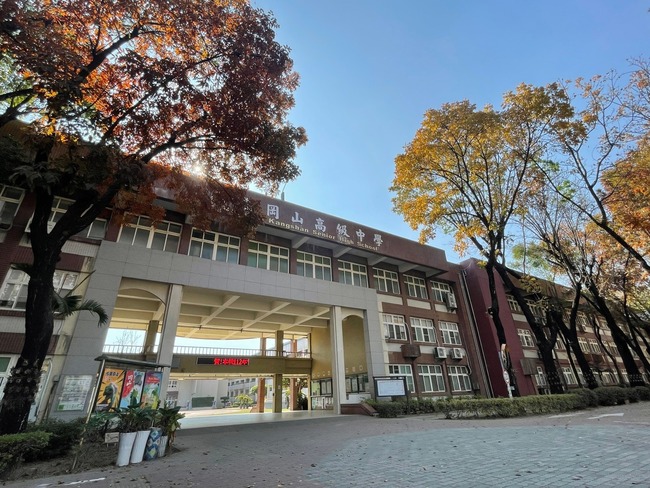 考題寫「台灣」學生答「中華民國」被扣分？　校方回應：給予計分、提醒同學依規填答 | 華視新聞