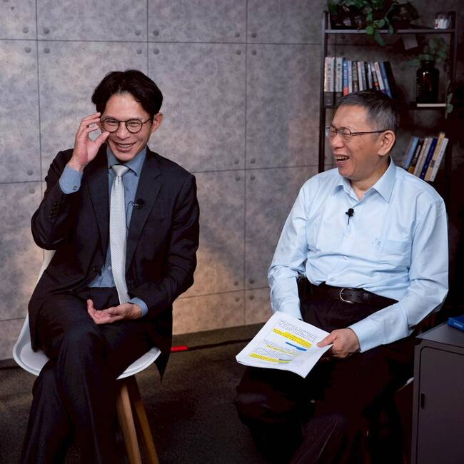 將合體直播？黃國昌曬合照喊「I’m ready」　柯文哲：今晚八點我們來了 | 華視新聞