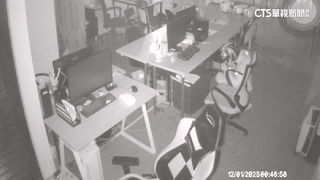 疑前員工！　賊熟門熟路闖公司抱走保險箱　業者損失百萬