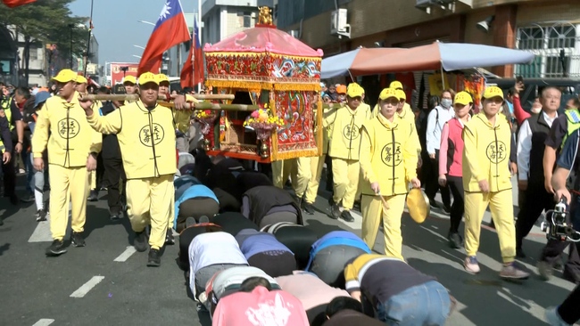 粉紅超跑南下高雄3天！ 今晚駐駕紅毛港朝天宮 | 華視新聞
