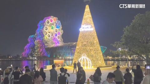 高雄週末好熱鬧! AAA頒獎典禮.白沙屯媽都來了
