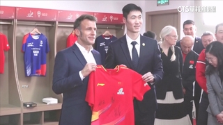馬克宏中國行造訪桌球隊　與中國乒乓好手切磋