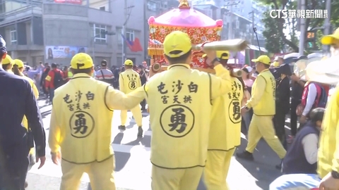 「粉紅超跑」南下最後一天 信徒把握最後機會見媽祖