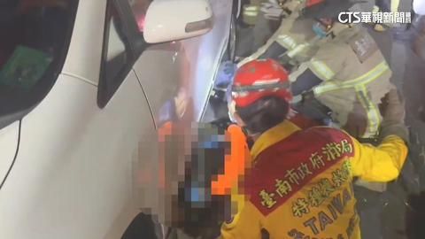 【台語新聞】疑視線死角汽機車擦撞 駕駛緊張踩錯再輾騎士