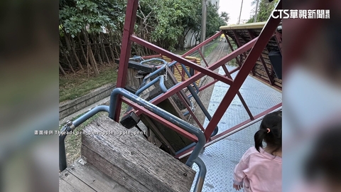 嚇!一家4口搭小火車撞月台翻覆 疑童丟石頭搞「軌」