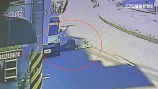 夕陽太刺眼！女大生雙載撞貨車　剛被扶起又挨撞3傷