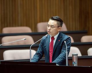 飛新加坡考察「鞭刑打詐」　洪孟楷批政府沒決心「被害者的保護在哪裡？」