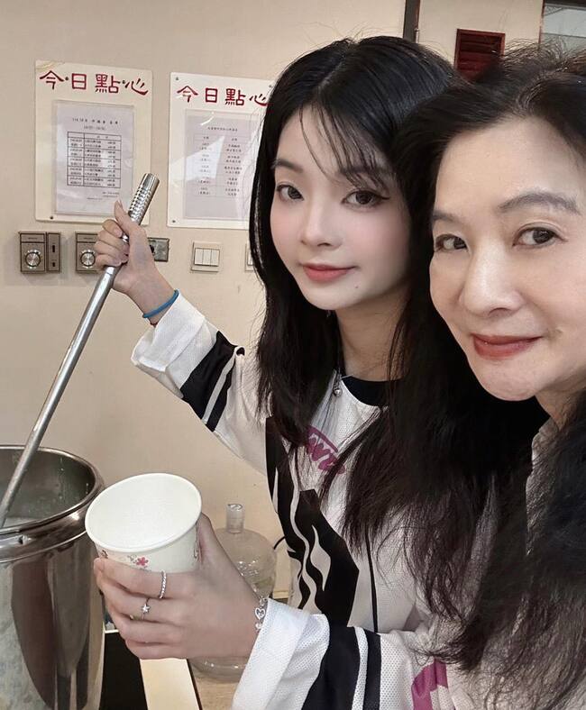 鬆口接棒選議員挨轟「世襲」　　應曉薇女兒反擊：民進黨的政二代有少過嗎？ | 華視新聞