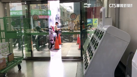 新奇! 台南郵局內有電動機車換電站 品牌:早期站點