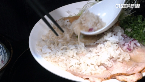 拉麵配飯忌「白飯整碗倒」? 業者:台限制沒這麼多