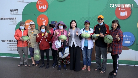 【台語新聞】會員帶存摺嘗美味! 梧棲農會「高麗菜大放送」