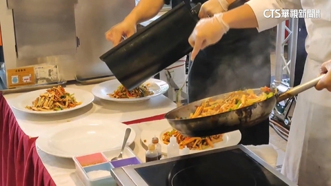 客家小炒PK賽! 7:6票「AI炒菜機」險勝真人廚師