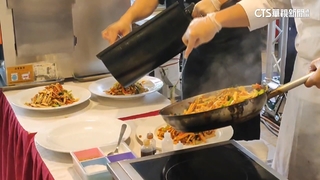 客家小炒PK賽！　7：6票「AI炒菜機」險勝真人廚師