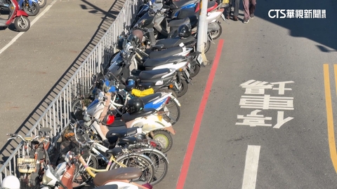 嘉北車站違停亂象! 為省20元停車費.機車違停紅線內挨罰