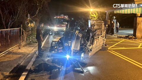 酒測值0.99! 爛醉上路撞民宅圍牆 車噴飛翻覆