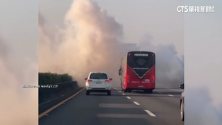 貨車國道上冒白煙　濃煙狂竄影響用路人視線