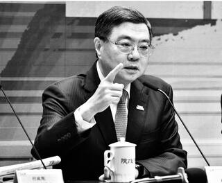 傳政院「不副署財劃法」 　卓榮泰曬黑白照：我必將善盡「民主憲政守門人」的職責