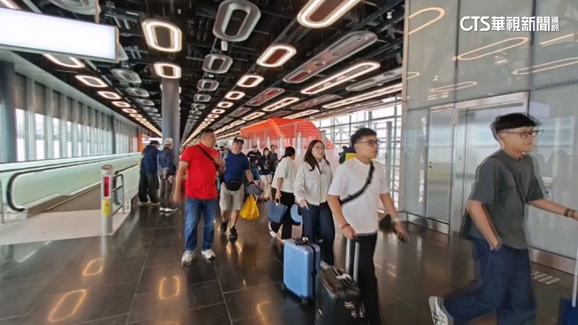 桃機三航試營運　「首批入境」旅客大讚：還是台灣好