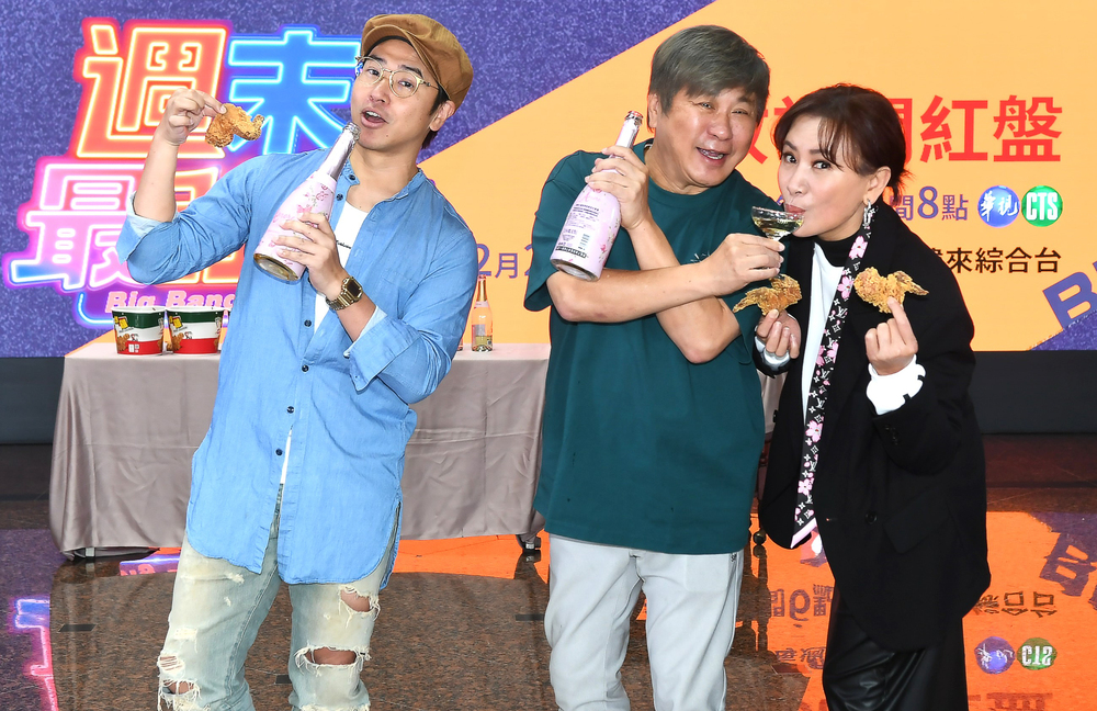 《週末最強大》收視慶功。歐漢聲(左)、胡瓜、陳亞蘭