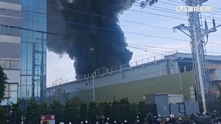 大寮食品容器工廠火黑煙狂竄　污染空氣恐罰5百萬