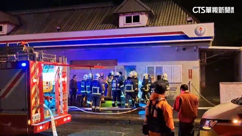 南方澳加油站倉庫起火　消防到場灌救幸無人傷