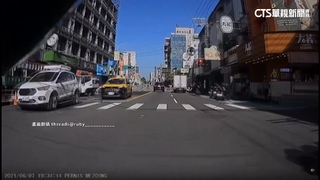 逢甲商圈疑旅店拆帆布肇禍　天降纜線砸騎士