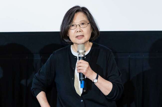 蔡英文進戲院看《大濛》　觀後感曝光「理解迷霧中的歷史才能自信向前走去」 | 華視新聞