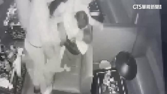 餐酒館拒「插乾股.公關費」　前里長找黑幫打人起訴 | 華視新聞