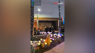 北車丟煙霧彈後　嫌犯逃中山站隨機砍人　隨後從頂樓墜落命危