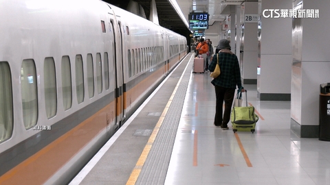 高鐵坐墊可拆當盾牌　桃捷擺齊眉棍.警用抓捕器